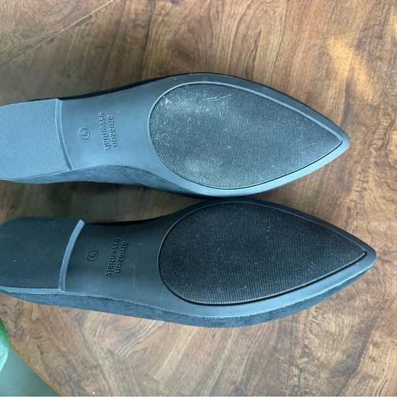 2 Women's Pointed-Toe Flats in Navy and Black 9 Like New - Picture 10 of 12